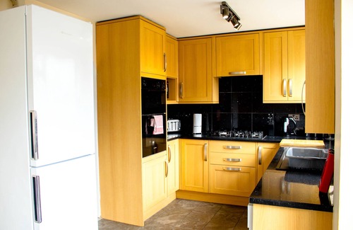 Tilbury House | Spacious 5-Bedroom Home - Sleeps 11 & Free Parking