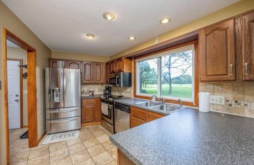 Canadian Lakes House | Spacious 5-bedroom house in charming Canadian Lakes