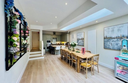 Thamesfield House | Spacious 5-bedroom house.Bring the whole family & friends.Prime location London