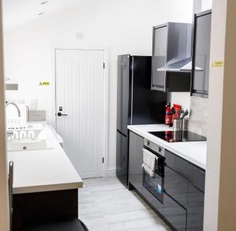 Sunderland Apartment | Spacious 5 Bedroom House - Perfect for Contractors