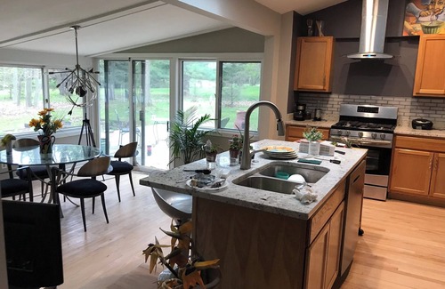 Mequon House | Spacious 5-bedroom house in awesome Mequon with WiFi, fitness room