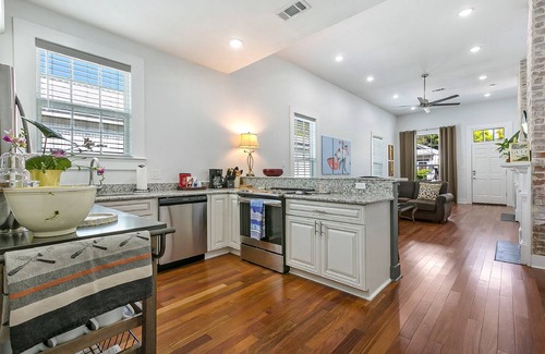 Irish Channel House | Spacious 5 Bedroom Near Magazine St & Uptown
