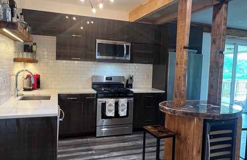 Deposit House | Spacious 5-bedroom river house in charming Deposit