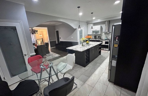 Southeast House | Spacious 5-bedroom townhome with WiFi, equipment room in beautiful Washington DC