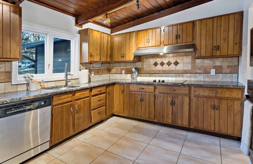 West Falls Church House | Spacious 5-bedroom Falls Church/Merrifield