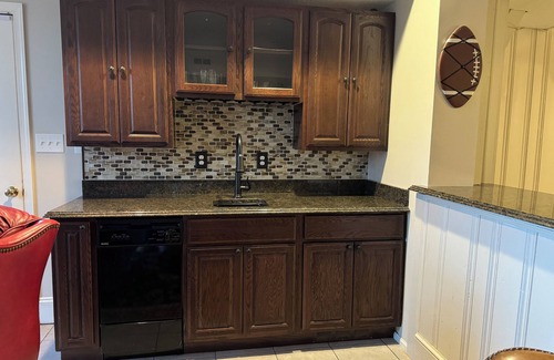 Martinsville House | Spacious 5-bedroom house with WiFi and AC in charming Martinsville