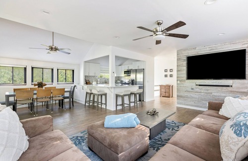Ocean Beach House | Spacious 5-bedroom house in Ocean Beach with Heated Saltwater Pool!