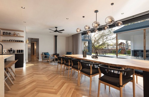 Stellenbosch House | Spacious 5-bedroom family friendly house with Wi-Fi, AC in superb Stellenbosch
