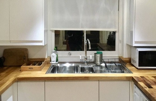 Weavers Apartment | Spacious 50 sq mtr Shoreditch studio and patio in a charming Georgian house.