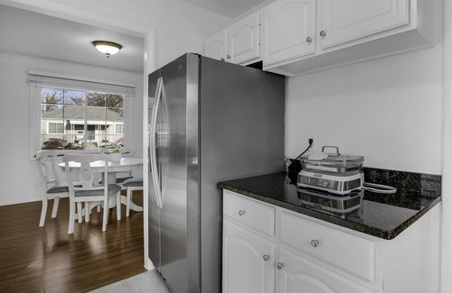 Royal Oak House | Spacious 5BR/2BA-5x55" TV-SupernFast Fiber Internet-Royal Oak DT-Prime Location