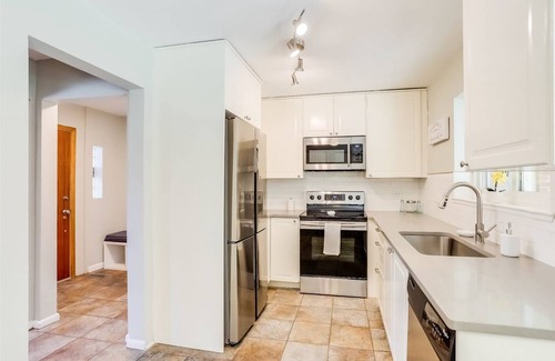 Golden House | Spacious 5BR Golden House with Large Communal Backyard with BBQ & Games
