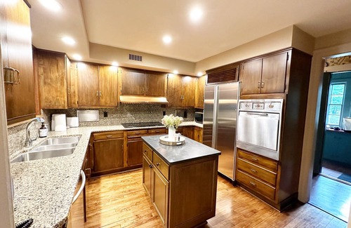 South Bend House | Spacious 5BR Home! Walk to ND & Downtown! Sleeps 10+