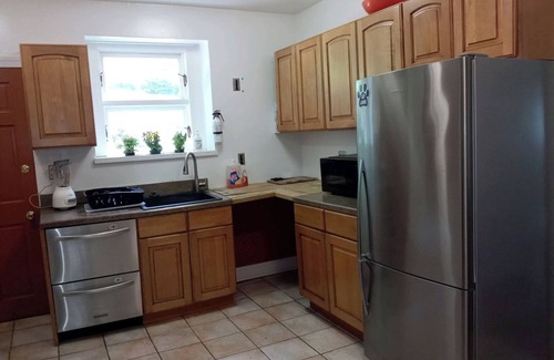 East Mount Airy House | Spacious 5br house w/AC & WiFi marvelous Mt Airy Philly train 2 downtown or NYC