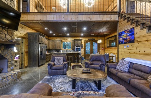 Hochatown Cabin | Spacious 5BR w/Pond + Hot Tub | Games + Sleeps 19