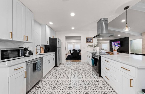 North San Antonio - SAT House | Spacious 6 Bed House| Airport | Pet-Friendly | AFB
