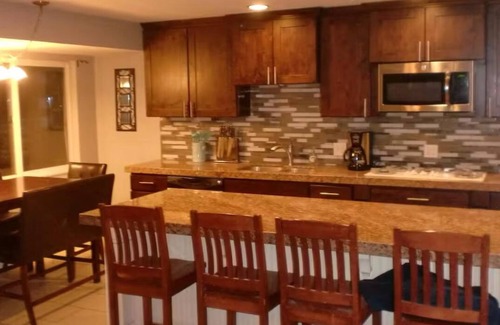 Murray House | Spacious 6-bedroom house with WiFi and AC in amazing Holladay