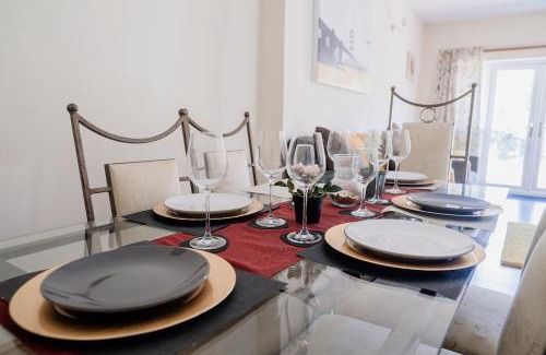 Dudley House | Spacious 6 bedroom House in Dudley with optional Nursery-Drive and Garage-Families and Contractors Welcome