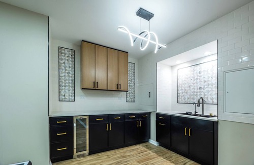 Gurnee House | Spacious 6-bedroom house in welcoming Gurnee with AC, WiFi