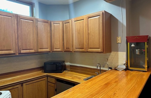 Hudson House | Spacious 6-bedroom house in delightful Hudson with WiFi, AC