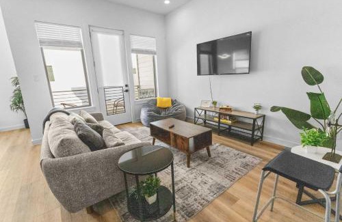OST - South Union House | Spacious 6Br Combo sleeps 21 TMC Gym Balcony