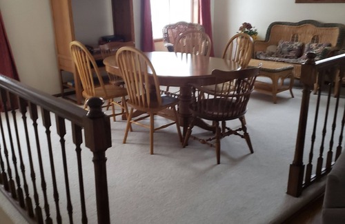 South Haven Cabin | Spacious 7-bedroom 2 cabin in awesome Annandale with WiFi, AC