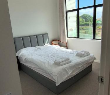 Helensville House | Spacious 7-Bedroom Home in Helensville,Shared Accommodation-Host On-Site