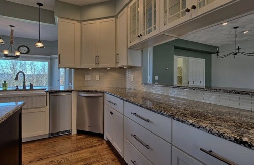 Vestal House | Spacious 7-bedroom House in Vestal