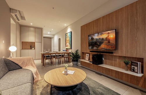 Phuong 1 Apartment | Spacious 7-bedroom Apartment in Dist 1, Central Location, Pool & Gym, Zenity