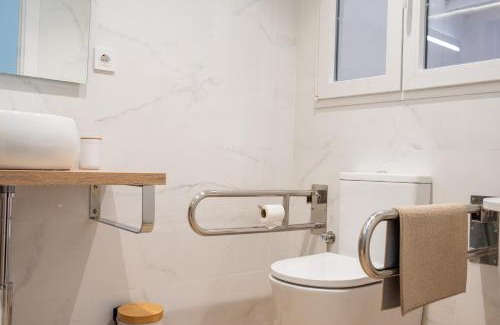 Jesus Apartment | Spacious 75m Family Apt near AVE and Free Parking