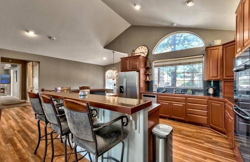 Montgomery Estates Cabin | Spacious 7Br+ Bonus 8th Br, Pool and Foosball Table, 13 Beds, 14 Guests+Kids 5 Years Old and Younger