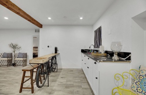 Rancho Oakey House | Spacious 9-bedroom house in Las Vegas 15 min to The Strip!