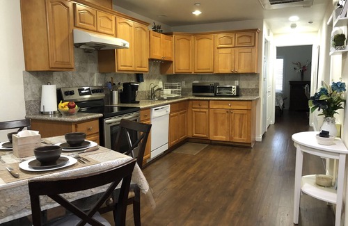 Alhambra Condo | Spacious 910 sqft, firm king + firm queen, 1 block from Starbucks, parking incl.