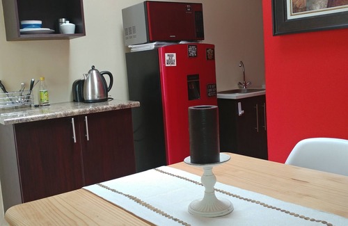 Greater Johannesburg Metropolitan Area Apartment | Spacious and Bright guest suite situated in a vibey central residential area