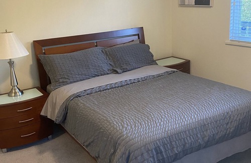Richmond House | Spacious and bright bedroom with separate bathroom