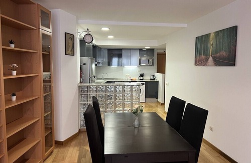 El Guinardo Apartment | Spacious and bright apartment in Maragall