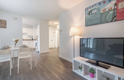 Quartier des Spectacles Apartment | Spacious and Cozy 1BR | Near Old Port
