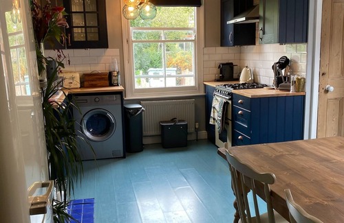 Knight's Hill Apartment | Spacious and homely flat perfect for a couple