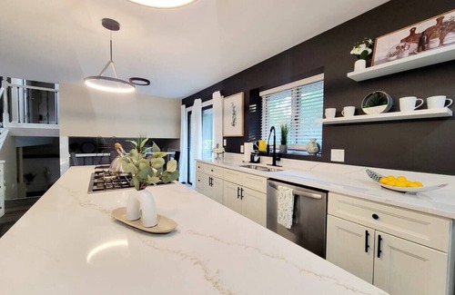 Willowbrook House | Spacious and Inviting
