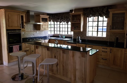 Nairobi House | Spacious and Magnificent Villa with Mature Private Gardens
