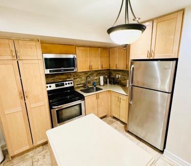 Brampton House | Spacious and Modern Family-Friendly 2-Bedroom Apartment - Near Airport & Toronto Downtown