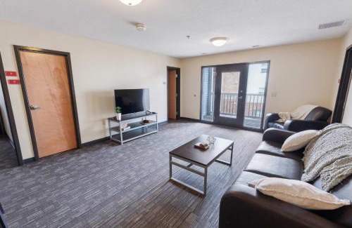 Ontario Apartment | Spacious and Modern Stay to Relax & Recharge