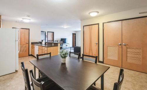 Ontario Apartment | Spacious and Modern Stay to Relax & Recharge