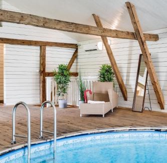 Knared House | Spacious and newly renovated farmhouse with indoor pool