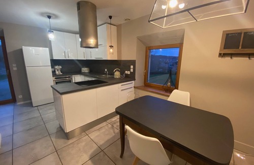Orchamps-Vennes Apartment | Spacious and peaceful apartment in house