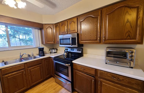 Petersburg House | Spacious and private home. Located 2 miles from the Creation Museum. Sleeps 14.