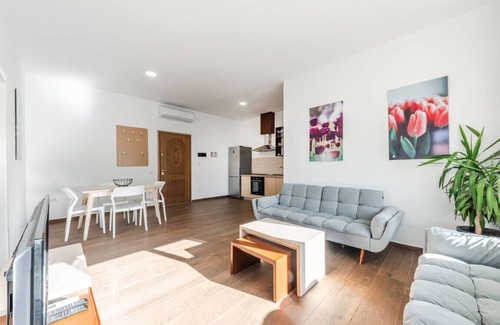 Qerek Apartment | Spacious apartment by the beach - Tulipani