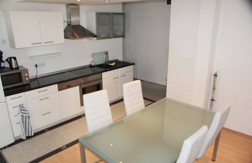 Am Pragfriedhof Apartment | Spacious apartment in the heart of Stuttgart.