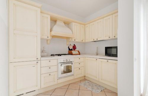 Bruzzano Apartment | Spacious Apartment 600 mt to Metro M3 Comasina