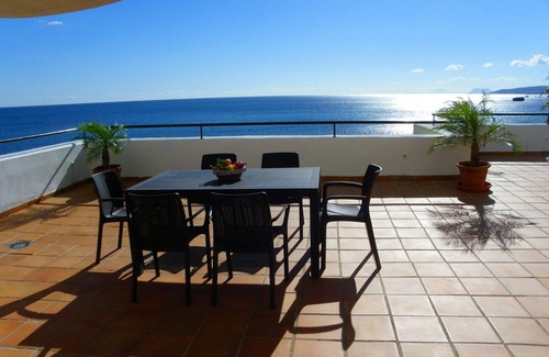 Buenas Noches Apartment | spacious apartment for 5 people on beachfront w. panoramis views