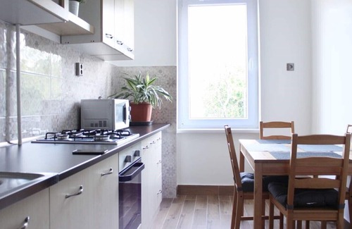 Herminamezo House | Spacious apartment/free parking/near center/WIFI